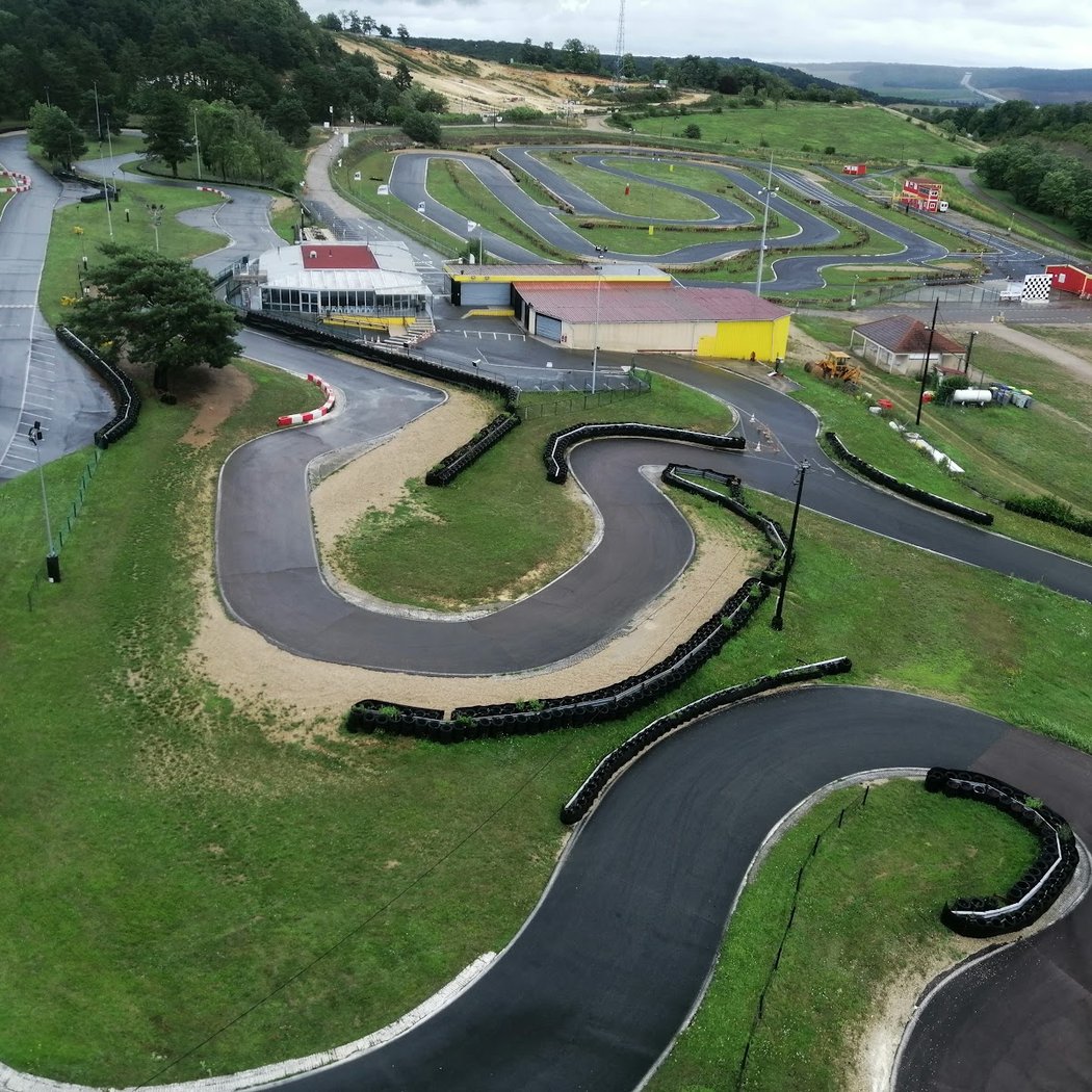Sens Espaces Karting SARL 2